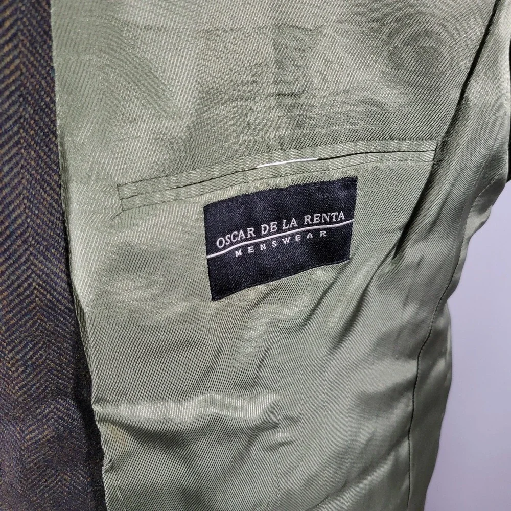 Oscar de la Renta before completing
